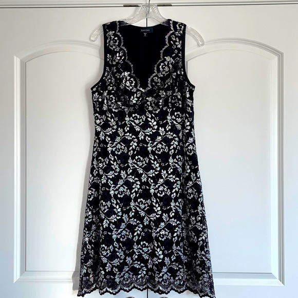 Karen Kane Dresses & Skirts - Karen Kane Black And Silver Metallic Lace Dress